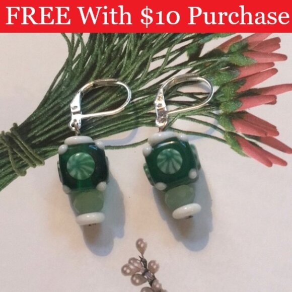 Emerald Green Cubed Earrings Jadite Faceted Stones Silver NWOT RED BANNER - Picture 1 of 6